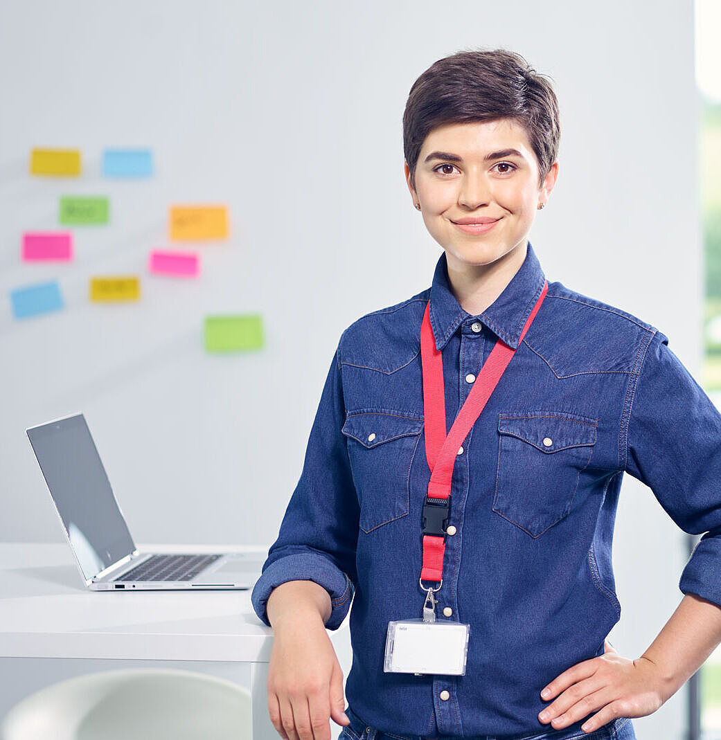 Software Beratung Software Beraterin von ibo zeigt Tutorials bei einem Unternehmen