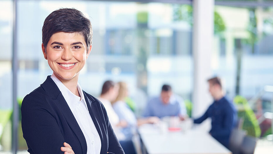 Beraterin und Seminarleiterin von ibo im Büro mit Kunden 