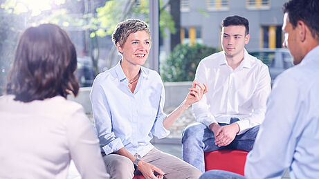 Weiterbildungen von ibo erleben Beraterin von ibo zu Weiterbildungen beim Netzwerken mit Kunden