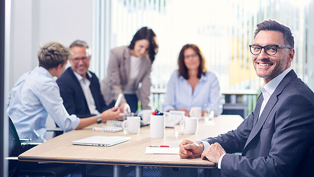 ibo Berater beim Meeting mit Kunden zu Organisationsthemen und Business-Analysen