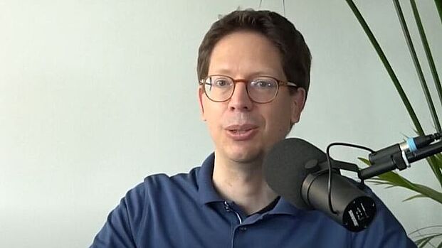 Axel-Bruno Naumann bei Podcastaufnahme