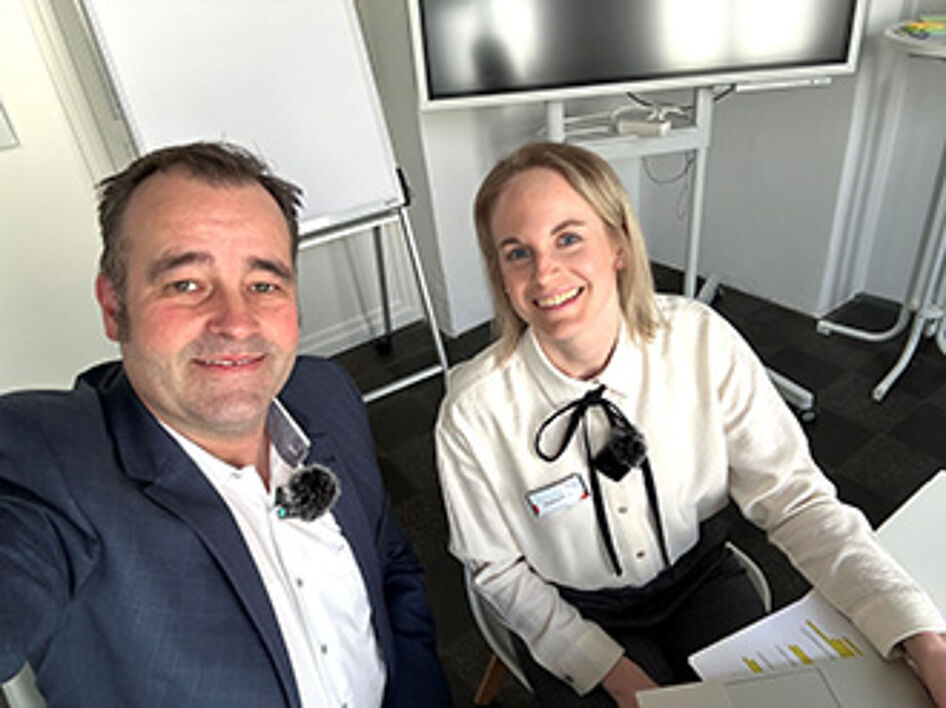 Michael Thomas und Nadine Paul bei der Aufnahme einer Folge für den ibo Podcast